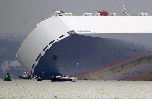 Gran Bretagna, cargo naufraga vicino all'isola di Wight: salvo l'equipaggio