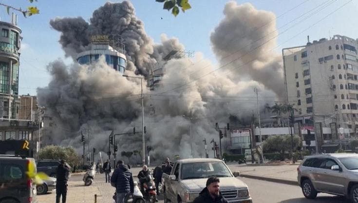 Libano, ancora bombe israeliane sui sobborghi a sud di Beirut
