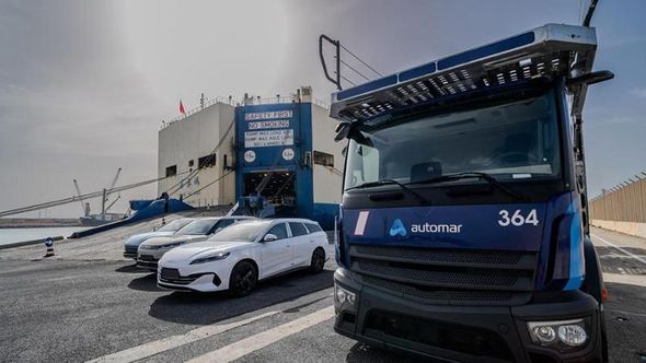 Auto elettriche cinesi, export record e navi introvabili: il boom spinge alle stelle il mercato delle car carrier