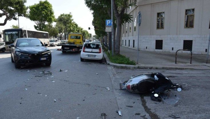 Bari, auto contro moto sul lungomare Vittorio Veneto: 58enne in codice rosso 