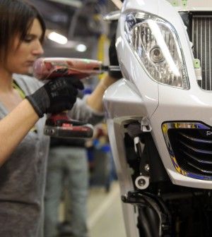 Peugeot crolla a Parigi, Gm &egrave; fuori.Pesano i timori per un aumento di capitale