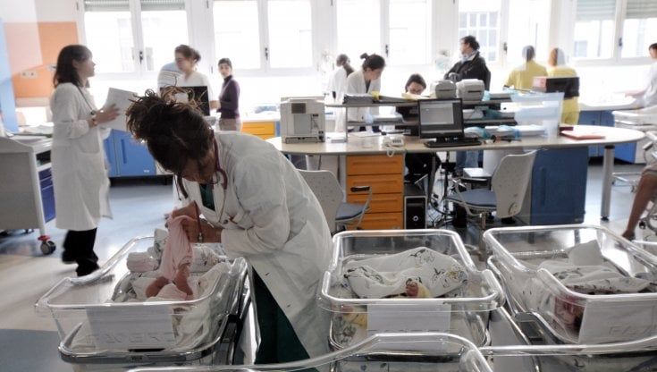 Diventa madre a 58 anni, il primario: "A quell'età più rischi ma ho trovato una donna molto coraggiosa che ha coronato il suo sogno"