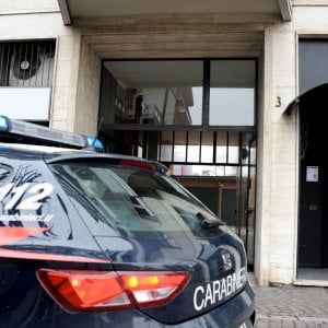 Molfetta, petardi davanti alla sede dei vigili urbani: due minori e un 20enne denunciati