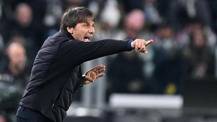 Napoli, Conte prova a non mollare: “Nessuno scende dalla barca”. Ma l’emergenza non dà tregua