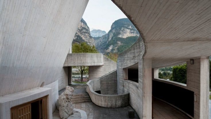 Milano, negli spazi della Triennale la mostra fotografica "Dieci viaggi nell’architettura italiana"