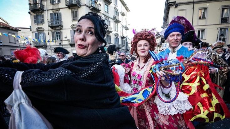 Scherzi, maschere e coriandoli, per Carnevale feste e sfilate tradizionali in tutto il Piemonte