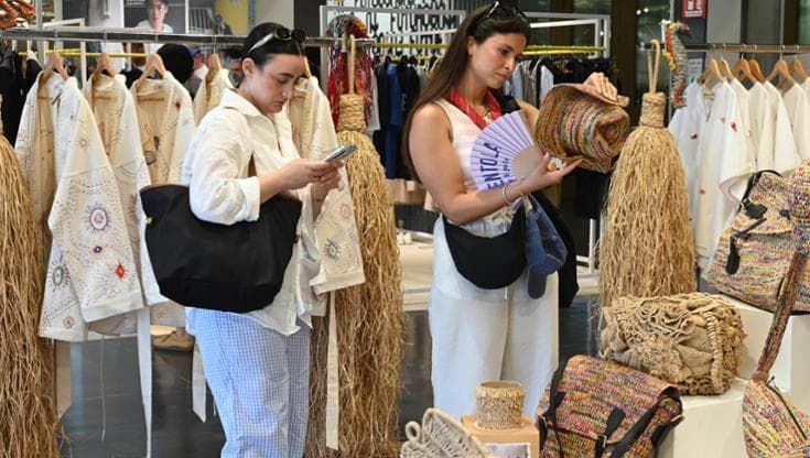 La rafia lavorata all’uncinetto di Ibeliv a Pitti. La serata di Art of Tailoring a Palazzo Gondi