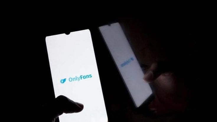 Affari d’oro per OnlyFans, profitti a 715 milioni. Distribuiti al fondatore, prima della morte