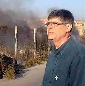 Don Patriciello a Saviano:<br />"Torna nella tua terra"