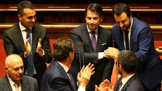 Senato, approvata la fiducia. Renzi: "Noi diversi da voi. Trenta chiarisca al Copasir". Segre: "No a leggi speciali per Rom e Sinti"