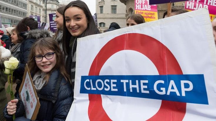 Gender gap, da oggi in Europa le donne smettono di guadagnare. Alle italiane mancano 2.900 euro