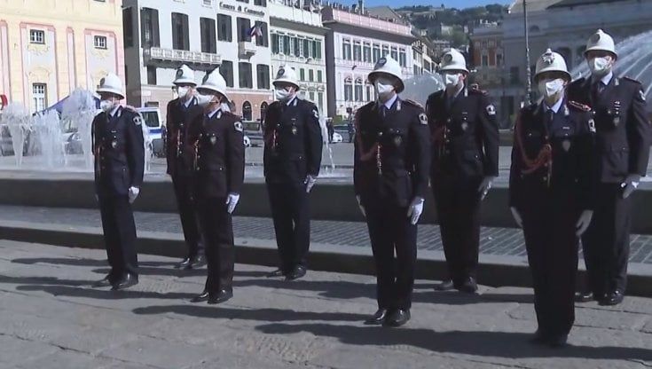 Genova, maxi-indennità ai capi dei vigili: il Comune sospende i bonus decisi dal comandante 