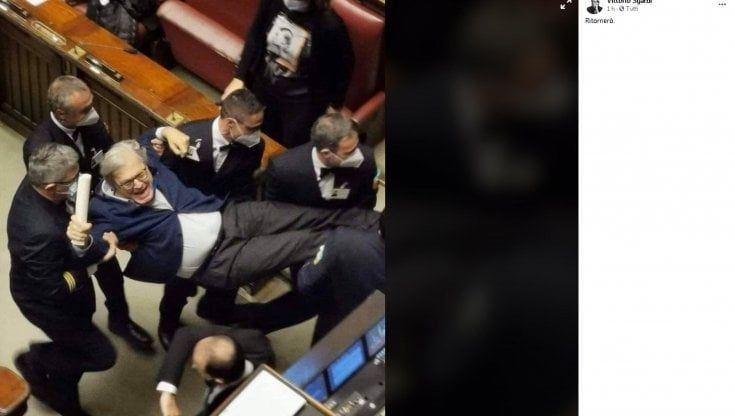 Camera, dopo espulsione Sgarbi, rigore di Fico su uso mascherine