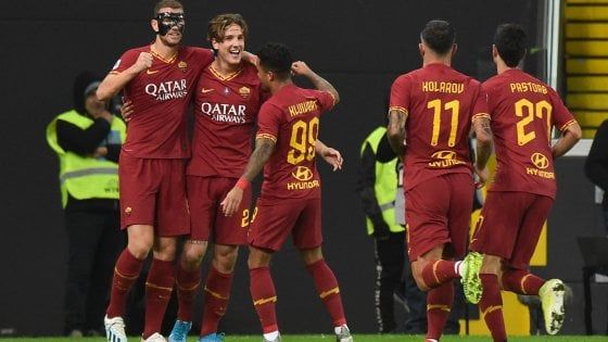 Udinese-Roma 0-4, i giallorossi dilagano in 10 e salgono al quarto posto