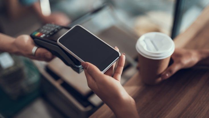 Dalle carte alle app, oltre il 50% degli italiani preferisce metodi alternativi al contante per i pagamenti
