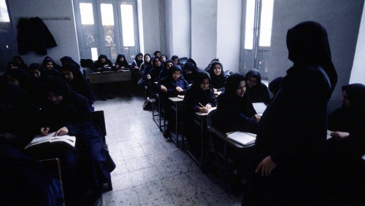 In Iran bambine avvelenate per chiudere le scuole femminili