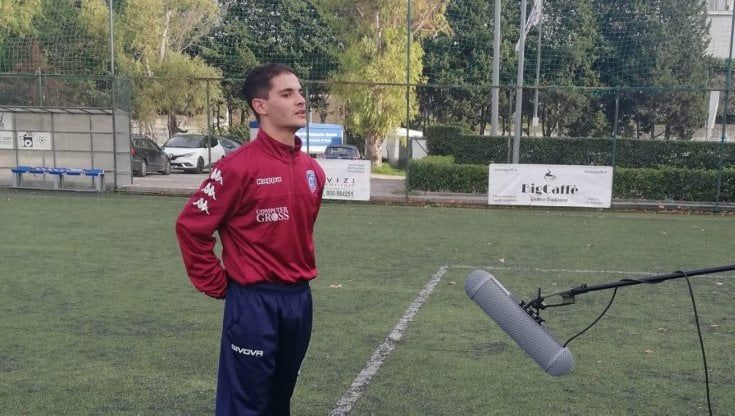 Coronavirus Roma, storia di Christian il calciatore speciale che spegne incendi e distribuisce mascherine 