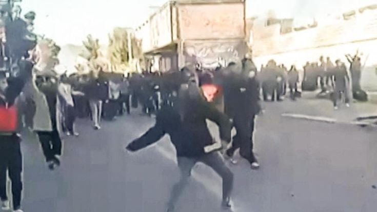 In Iran, l’assedio a un regime alle corde