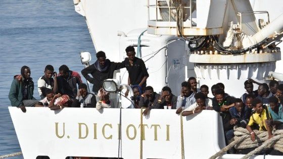 Caso Diciotti, la procura di Catania chiede l'archiviazione per Conte, Di Maio e Toninelli