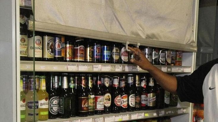 Campidoglio, stretta sulla movida: “No all’alcol in strada fino all’alba”