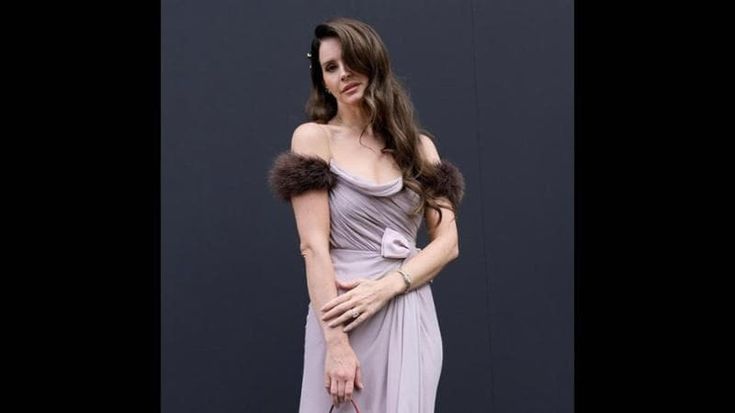 Lana Del Rey compie 41 anni: tra poesia e glamour, 3 curiosità sulla diva più enigmatica del pop