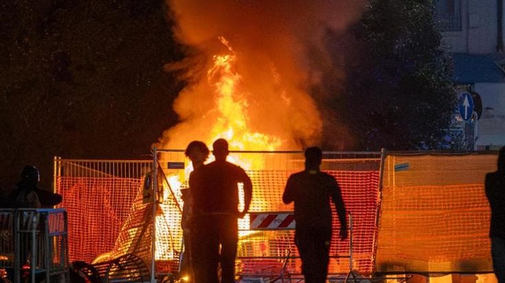 Chi sono i devastatori di Milano: nessun leader o schema, solo la caccia allo sbirro