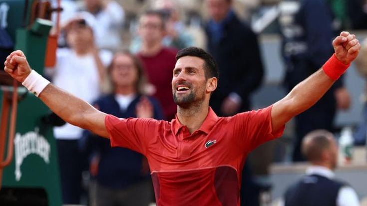 Roland Garros, Djokovic batte Cerundolo al 5° set nonostante un infortunio al ginocchio: niente sorpasso per Sinner. “Ma non so se giocherò i quarti”