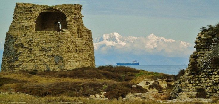 Dal mare del Salento alla neve in Albania: scatti d'autore