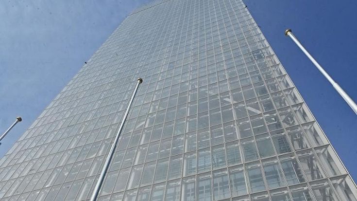 Cambiano le regole per la selezione dei dirigenti in Regione, scontro con i sindacati e l’opposizione
