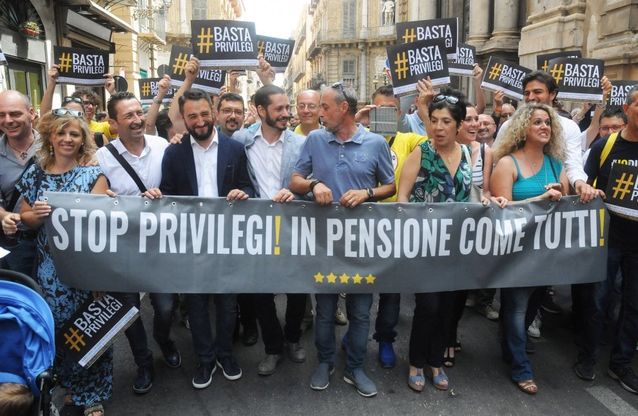 Cinquestelle in marcia contro i vitalizi ai deputati