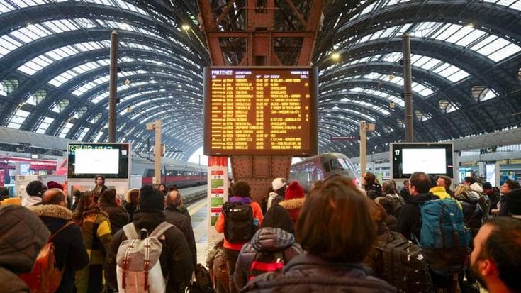 Guasto sul nodo ferroviario di Milano, ritardi e cancellazioni su Alta velocità e Intercity