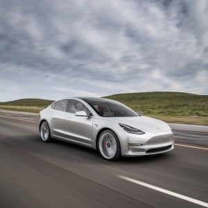 Tesla Model 3, primi dubbi dopo il via alla produzione