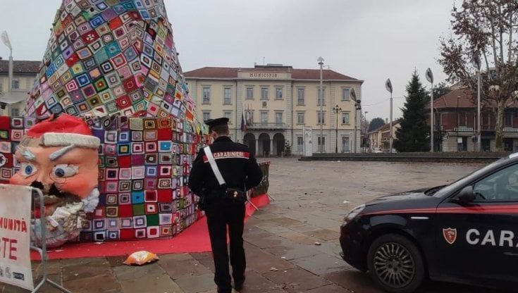 Nichelino, vandalizzati addobbi di Natale con l'esplosione di petari 