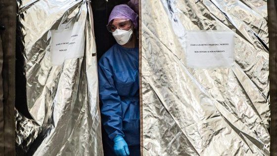 Coronavirus, vitto e alloggio gratuiti per medici e gli infermieri che verranno a Napoli
