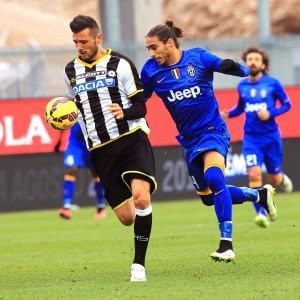 La Juve attende il Milan: Vidal si allena, Cacares no