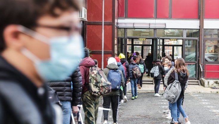 Il disagio dei giovani in Dad: "Stanchi dello schermo che rifletteva sempre il nostro viso"