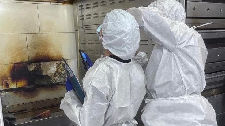 Blatte, pentole sporche e cibo incrostato sui muri: chiusi Rhegion e Il cornettone di via Da Gubbio