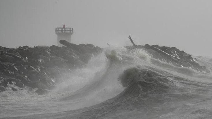 Previsioni meteo, il ciclone della colomba porta maltempo e ‘neve rossa’ sulle Alpi. Pasqua con caldo anomalo, Pasquetta a rischio