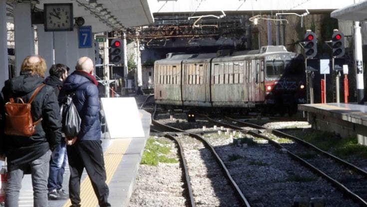 Circum, sulla linea Napoli-Baiano stop di 4 mesi: rabbia dei pendolari