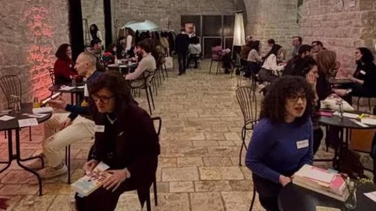 Lo speed date? È con un libro: 5 minuti e un volume portato da casa per trovare l’anima gemella