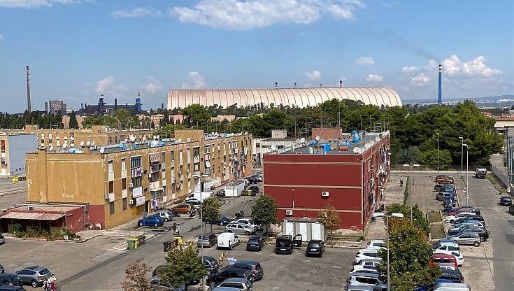 Taranto, nell'ex Ilva benzene alle stelle: rapporto Peacelink a Cingolani. "Un mese nero, l'area a caldo va chiusa"