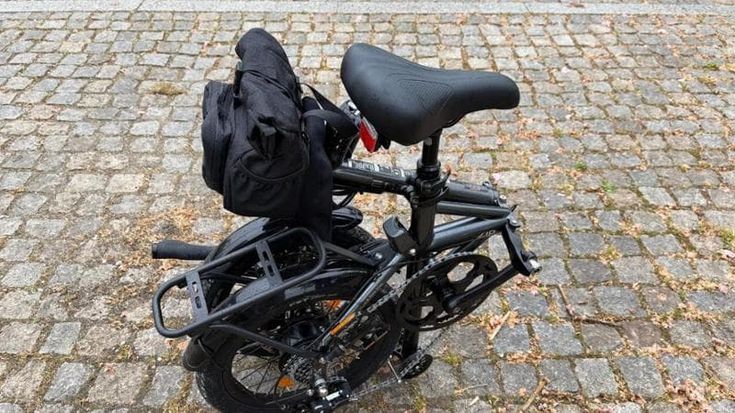 Arriva l’e-bike pieghevole che si ricarica con la presa Usb-C e ha 120 km di autonomia