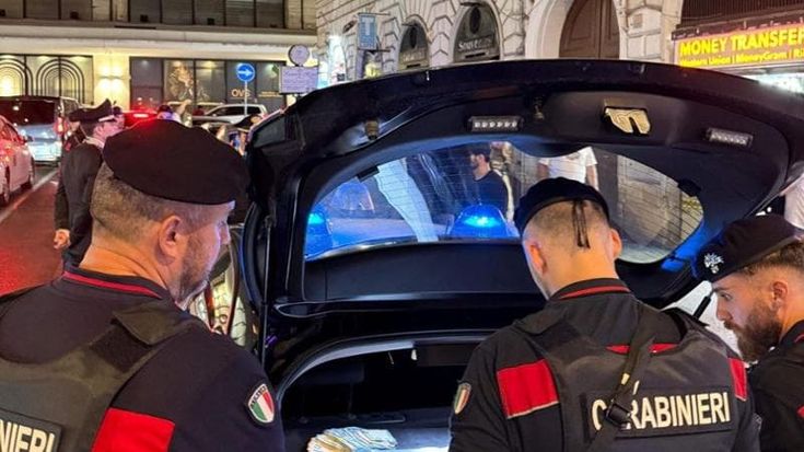 Baby gang, furti e crack a cinque euro: blitz dei carabinieri tra Termini e Colosseo, dieci arresti