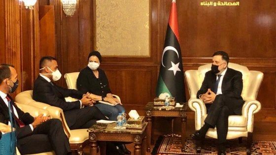 Libia, Di Maio torna a Tripoli: "Consolidare la tregua. Il Paese è un attore cruciale per lo sviluppo del Mediterraneo"