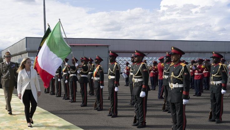 Meloni in Etiopia dimentica la storia e attacca Repubblica: "Il passato coloniale dell'Italia? Non ne abbiamo parlato, qui non c'è il vostro giornale"