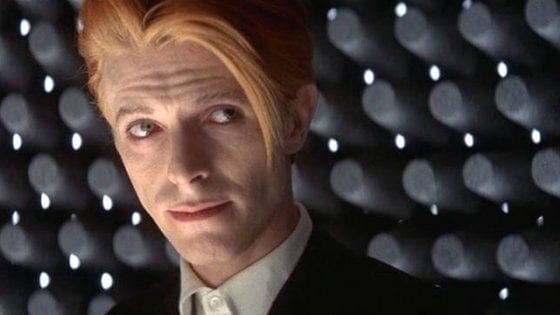 È morto Nicolas Roeg: per lui David Bowie divenne alieno in 'L'uomo che cadde sulla terra' 