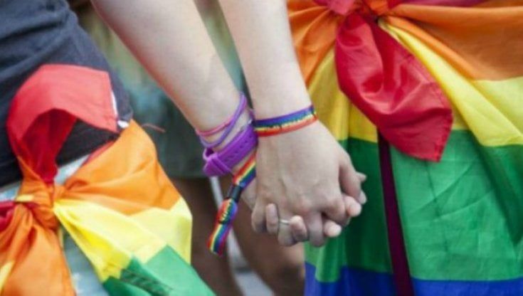 "Mi hanno preso a calci nella schiena perché sono una persona queer"