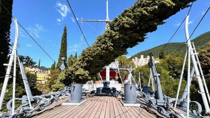 Maltempo, danni al Vittoriale: spezzato l’albero maestro originale della Nave Puglia