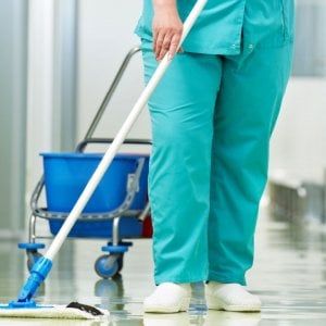 Pavia, abusi sessuali su tre dipendenti: il titolare di una impresa di pulizie a giudizio
