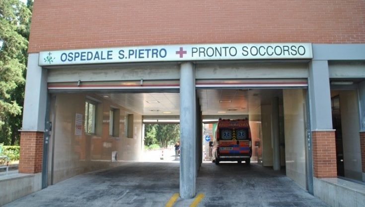 Parla il chirurgo picchiato al San Pietro: "Ci ha aggrediti alle spalle, urlava: 'Vi uccido tutti'"